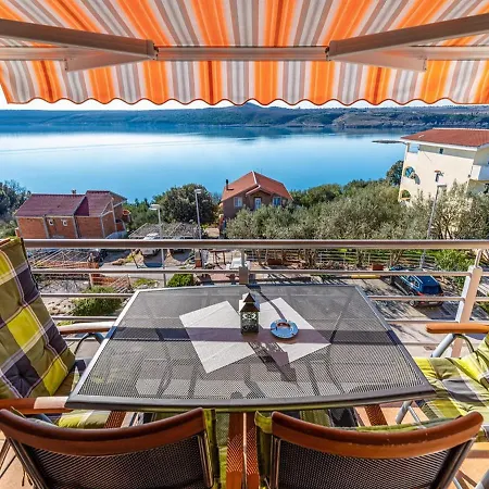 Irena Apartment *